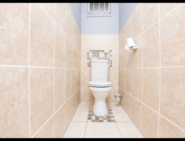 2.5 BEDROOM APARTMENT FOR SALE IN ESSENWOOD